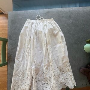 DÔEN Elegant Margaret Lace Skirt
